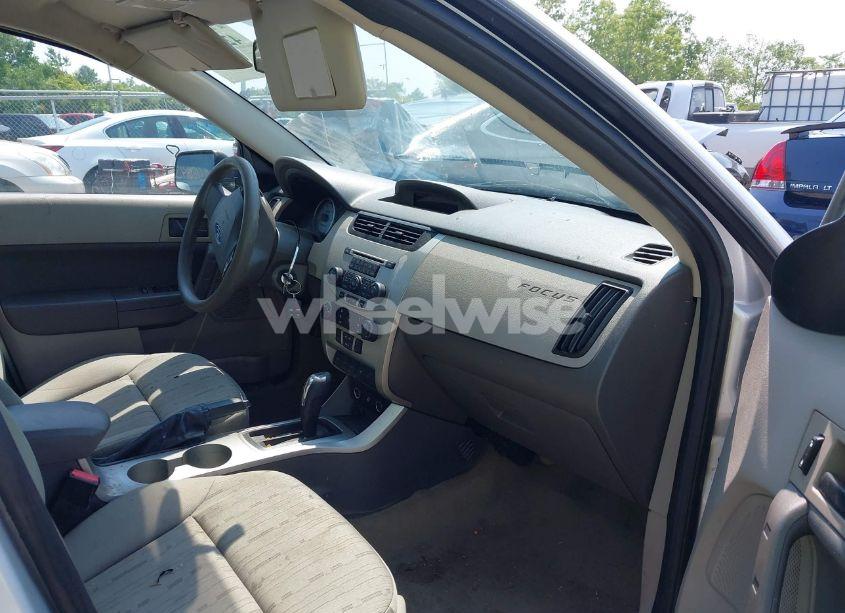 Photo 5 of 2011 Ford Focus SE (VIN 1FAHP3FN5BW130977)