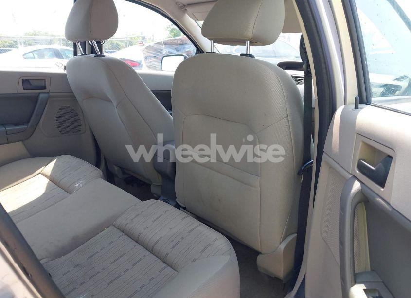 Photo 8 of 2011 Ford Focus SE (VIN 1FAHP3FN5BW130977)