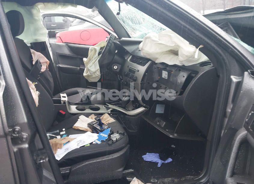 Photo 5 of 2011 Ford Focus SE (VIN 1FAHP3FN5BW146094)