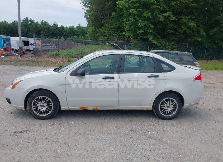 Photo 12 of 2011 Ford Focus SE (VIN 1FAHP3FN5BW156950)