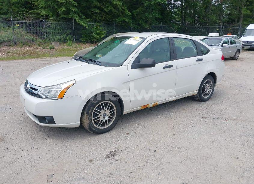 Photo 2 of 2011 Ford Focus SE (VIN 1FAHP3FN5BW156950)