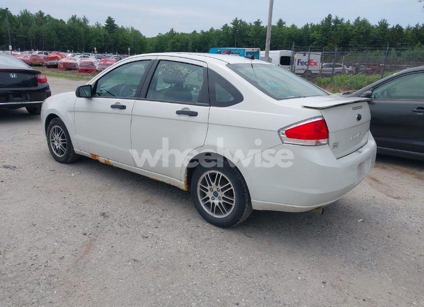 Photo 3 of 2011 Ford Focus SE (VIN 1FAHP3FN5BW156950)