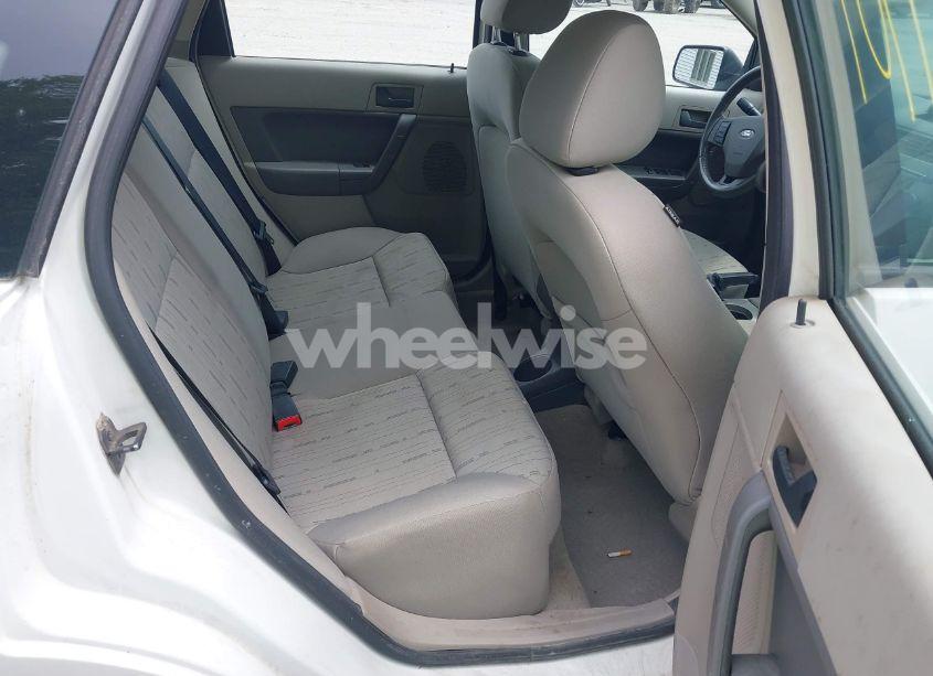 Photo 8 of 2011 Ford Focus SE (VIN 1FAHP3FN5BW156950)