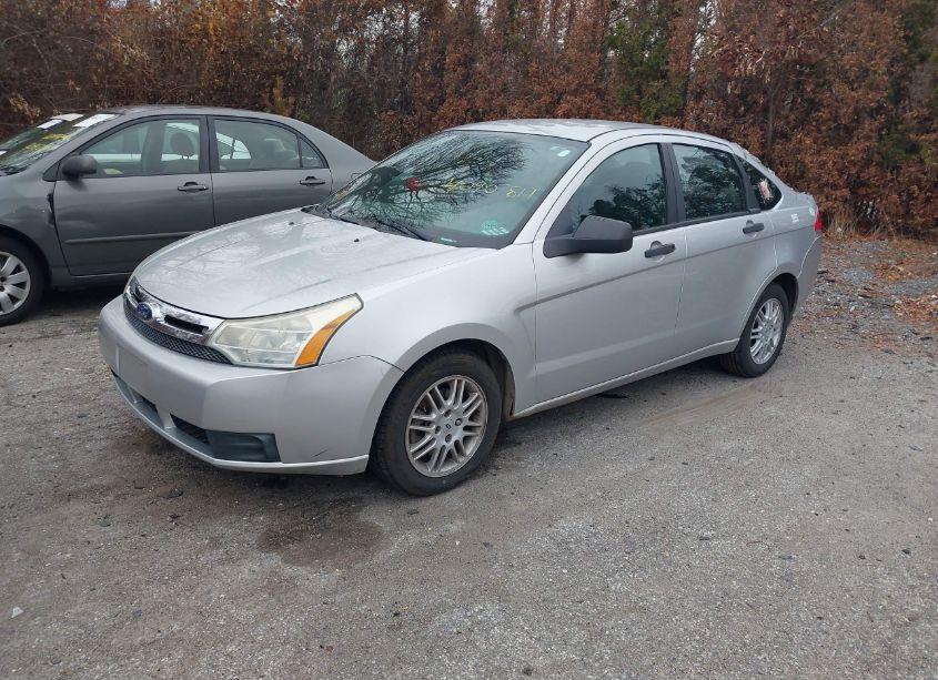 Photo 2 of 2011 Ford Focus SE (VIN 1FAHP3FN5BW168533)