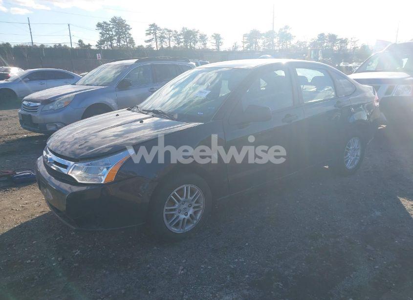Photo 2 of 2011 Ford Focus SE (VIN 1FAHP3FN5BW178060)