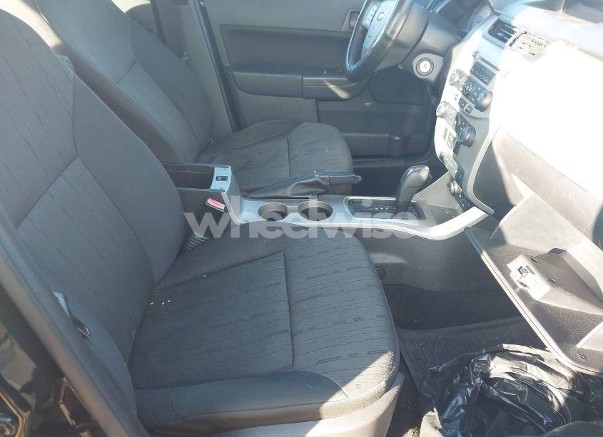 Photo 5 of 2011 Ford Focus SE (VIN 1FAHP3FN5BW178060)