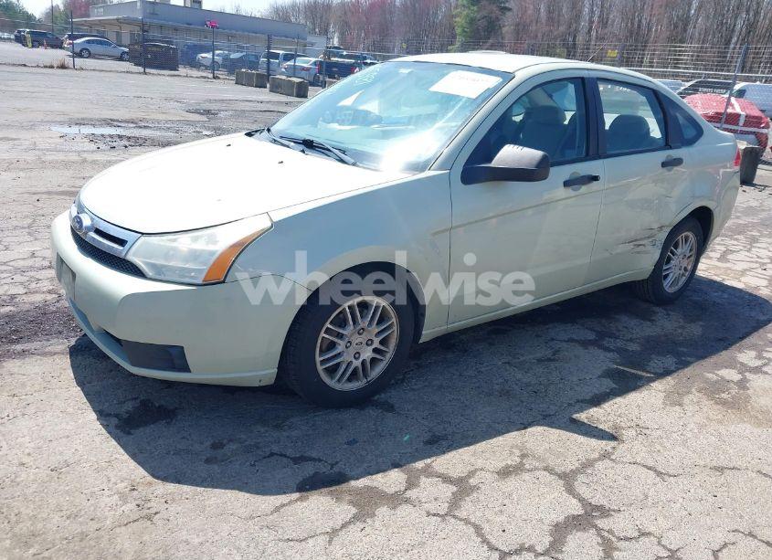Photo 2 of 2011 Ford Focus SE (VIN 1FAHP3FN5BW182268)