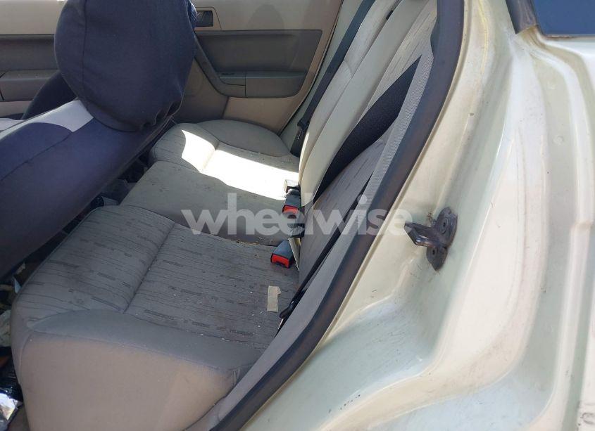 Photo 8 of 2011 Ford Focus SE (VIN 1FAHP3FN5BW182268)