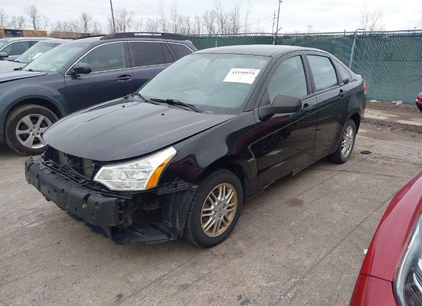 Photo 2 of 2011 Ford Focus SE (VIN 1FAHP3FN5BW185476)