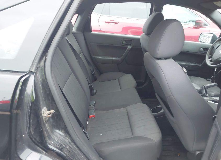 Photo 8 of 2011 Ford Focus SE (VIN 1FAHP3FN5BW185476)