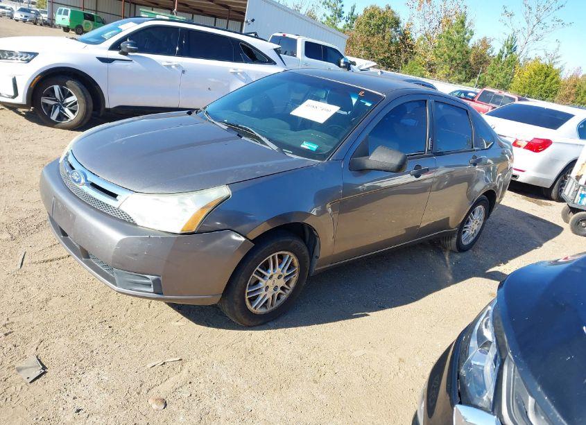 Photo 2 of 2011 Ford Focus SE (VIN 1FAHP3FN5BW193514)