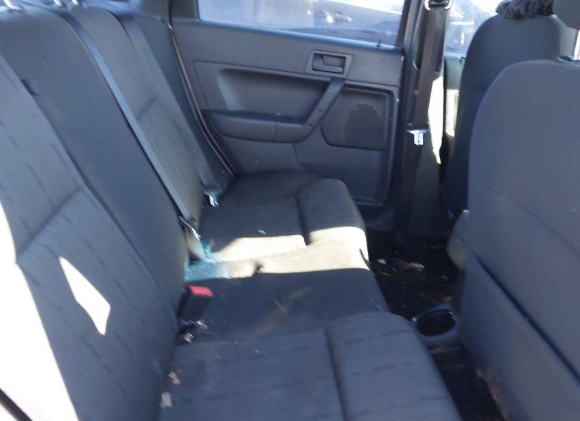 Photo 8 of 2011 Ford Focus SE (VIN 1FAHP3FN5BW193514)