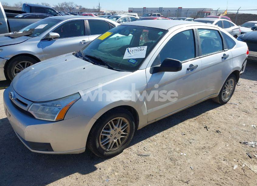 Photo 2 of 2011 Ford Focus SE (VIN 1FAHP3FN5BW196364)