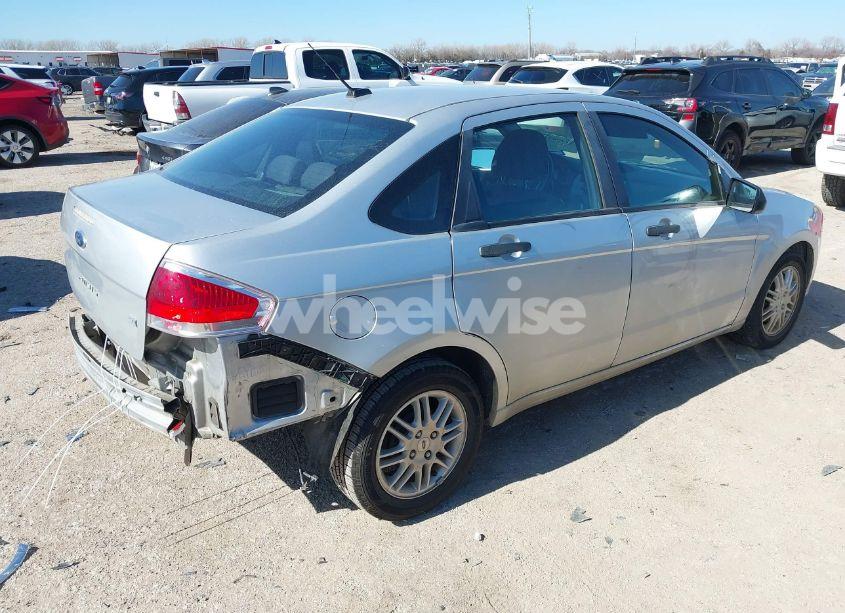 Photo 4 of 2011 Ford Focus SE (VIN 1FAHP3FN5BW196364)