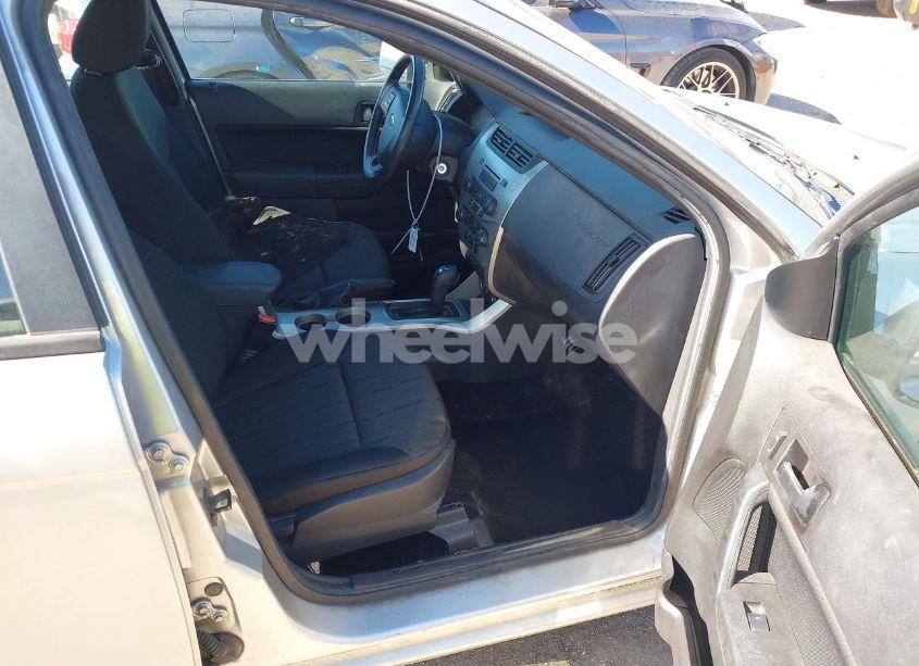 Photo 5 of 2011 Ford Focus SE (VIN 1FAHP3FN5BW196364)