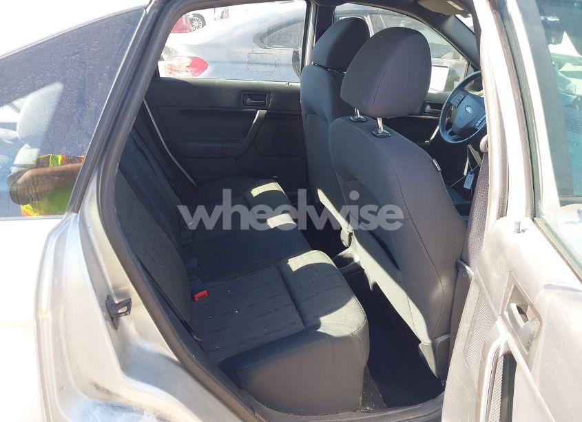 Photo 8 of 2011 Ford Focus SE (VIN 1FAHP3FN5BW196364)