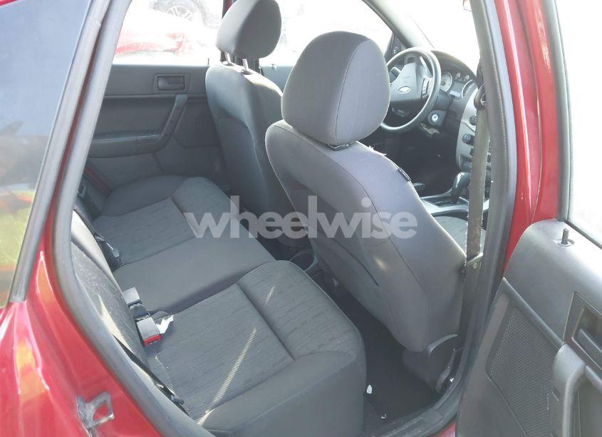 Photo 8 of 2011 Ford Focus SE (VIN 1FAHP3FN5BW197515)