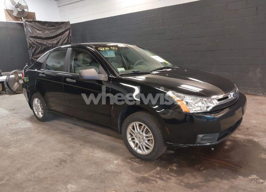 2011 Ford Focus SE (VIN 1FAHP3FN5BW197739) main photo