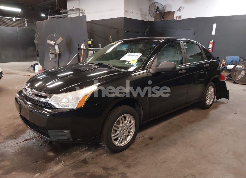 Photo 2 of 2011 Ford Focus SE (VIN 1FAHP3FN5BW197739)