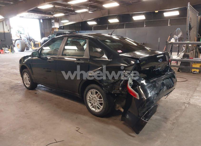 Photo 3 of 2011 Ford Focus SE (VIN 1FAHP3FN5BW197739)