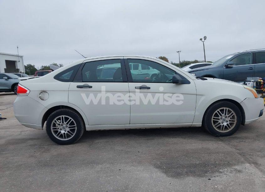 Photo 14 of 2011 Ford Focus SE (VIN 1FAHP3FN5BW200106)