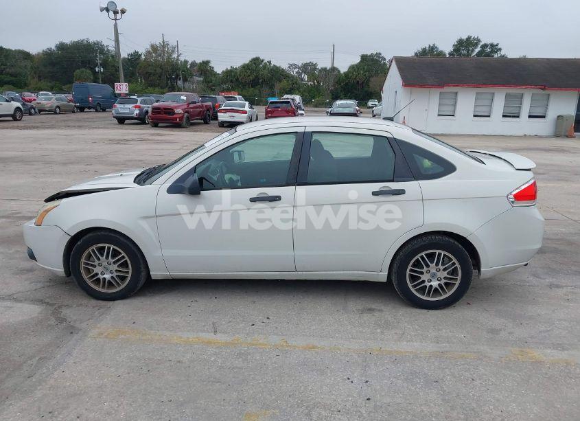 Photo 15 of 2011 Ford Focus SE (VIN 1FAHP3FN5BW200106)