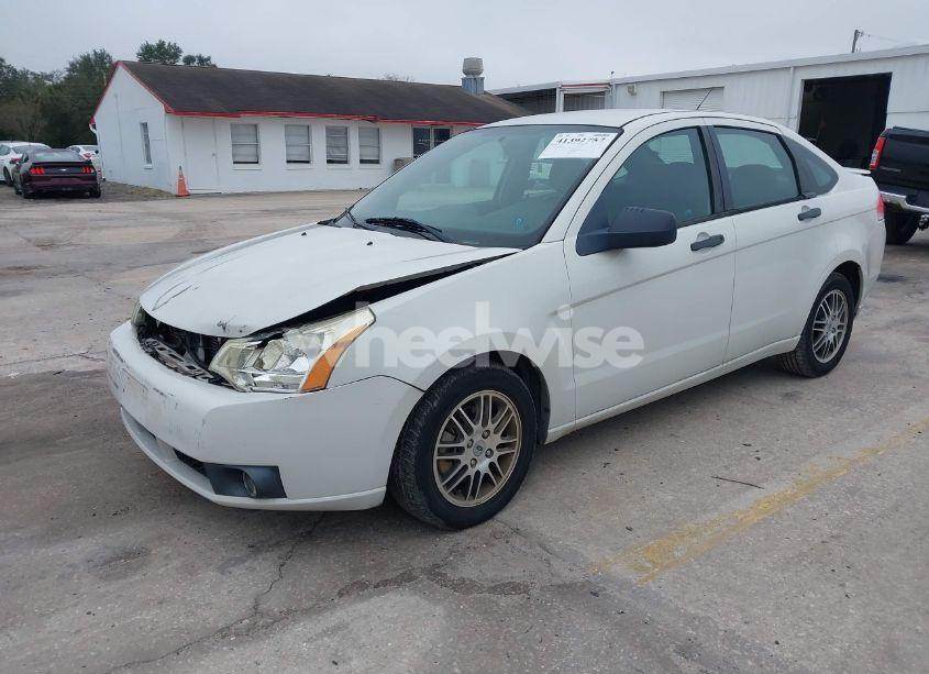 Photo 2 of 2011 Ford Focus SE (VIN 1FAHP3FN5BW200106)