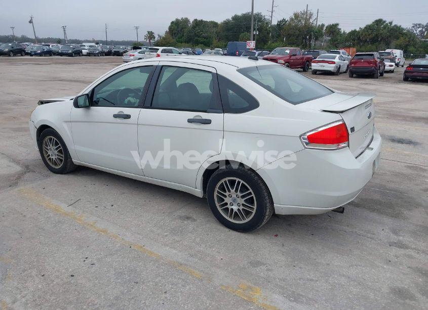 Photo 3 of 2011 Ford Focus SE (VIN 1FAHP3FN5BW200106)