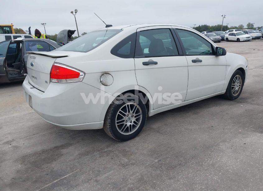 Photo 4 of 2011 Ford Focus SE (VIN 1FAHP3FN5BW200106)