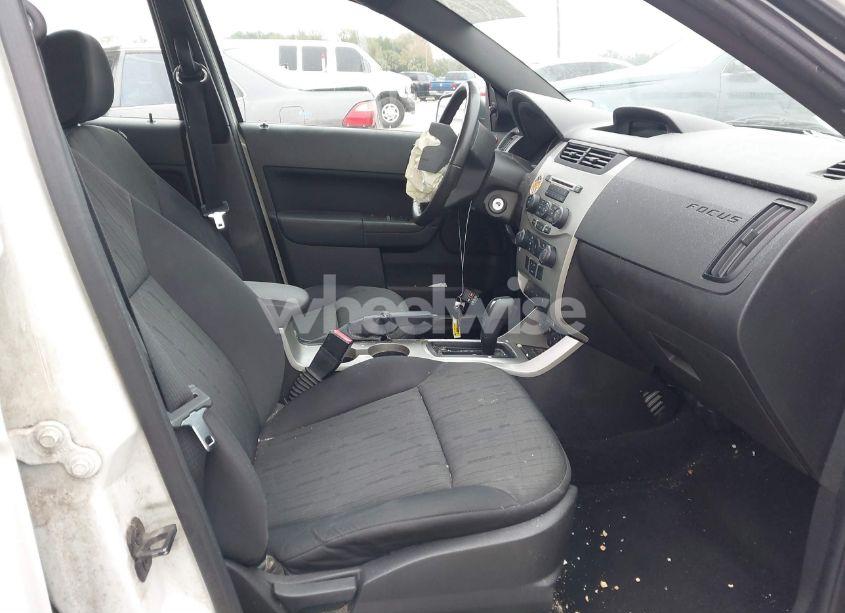 Photo 5 of 2011 Ford Focus SE (VIN 1FAHP3FN5BW200106)