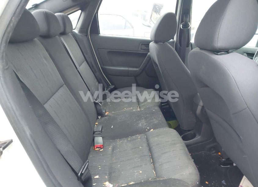 Photo 8 of 2011 Ford Focus SE (VIN 1FAHP3FN5BW200106)