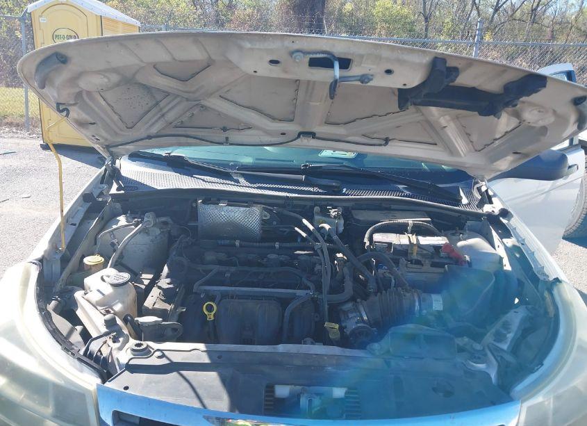 Photo 10 of 2010 Ford Focus SE (VIN 1FAHP3FN6AW116858)