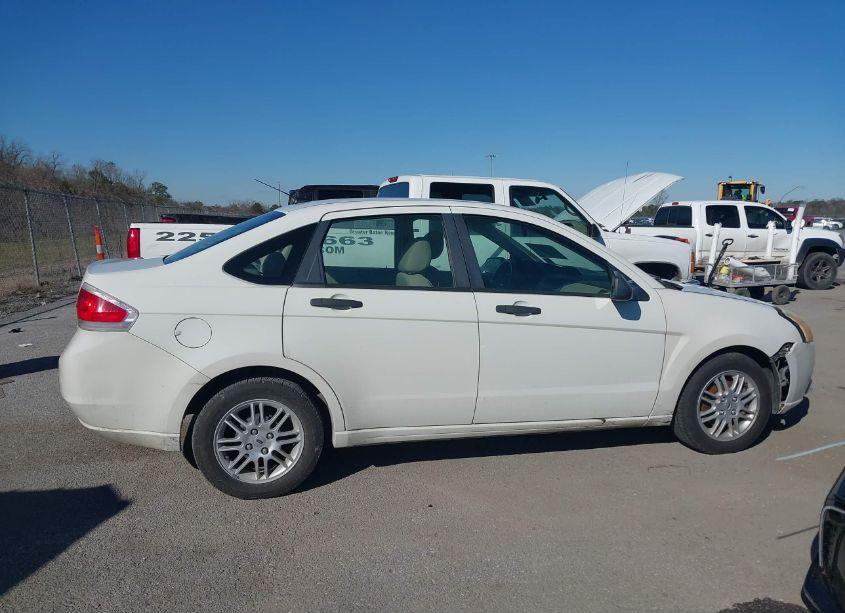 Photo 13 of 2010 Ford Focus SE (VIN 1FAHP3FN6AW116858)