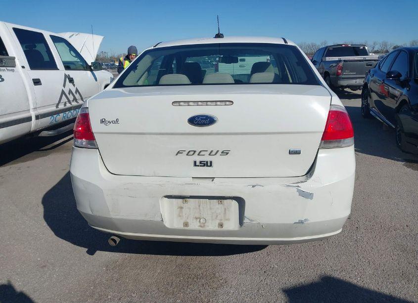 Photo 16 of 2010 Ford Focus SE (VIN 1FAHP3FN6AW116858)