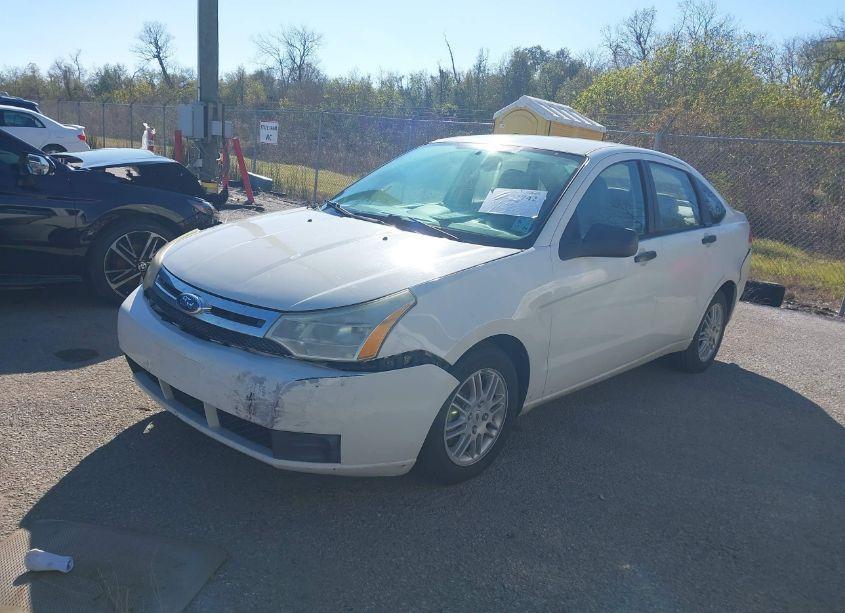 Photo 2 of 2010 Ford Focus SE (VIN 1FAHP3FN6AW116858)