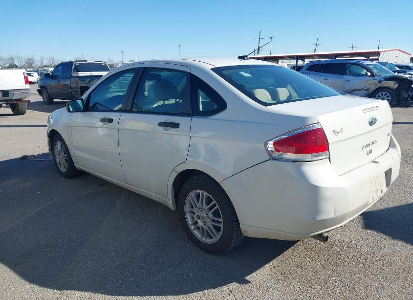 Photo 3 of 2010 Ford Focus SE (VIN 1FAHP3FN6AW116858)