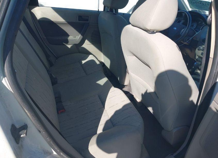 Photo 8 of 2010 Ford Focus SE (VIN 1FAHP3FN6AW116858)