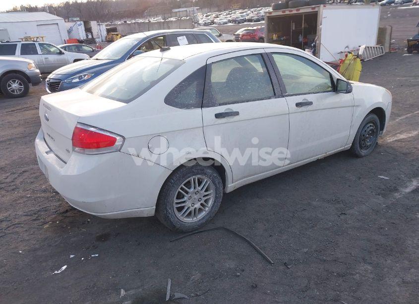 Photo 4 of 2010 Ford Focus SE (VIN 1FAHP3FN6AW120120)