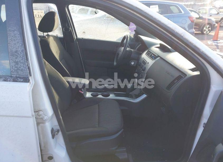 Photo 5 of 2010 Ford Focus SE (VIN 1FAHP3FN6AW120120)