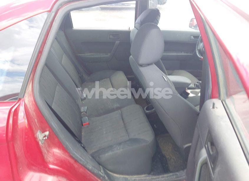 Photo 8 of 2010 Ford Focus SE (VIN 1FAHP3FN6AW122594)