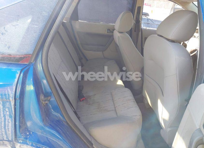 Photo 8 of 2010 Ford Focus SE (VIN 1FAHP3FN6AW133126)