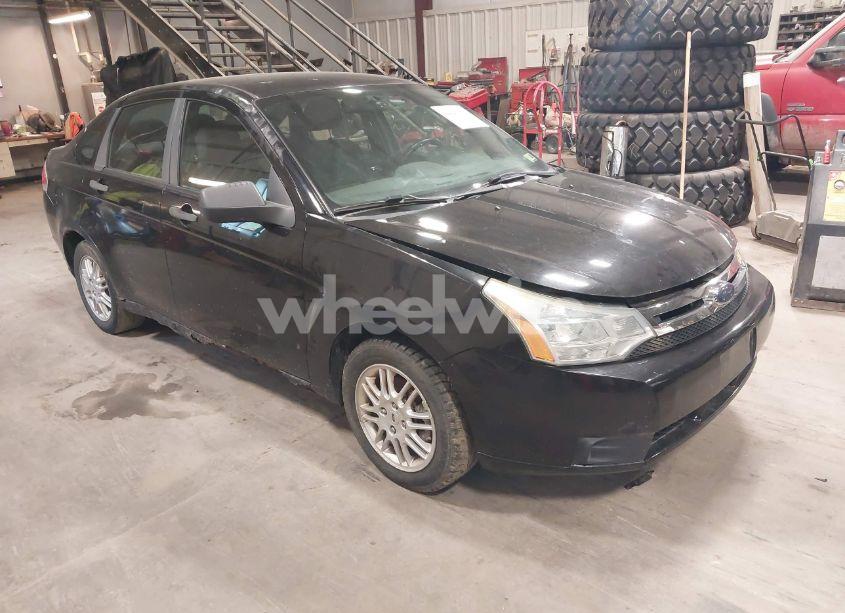 2010 Ford Focus SE (VIN 1FAHP3FN6AW137516) main photo