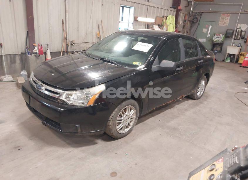 Photo 2 of 2010 Ford Focus SE (VIN 1FAHP3FN6AW137516)