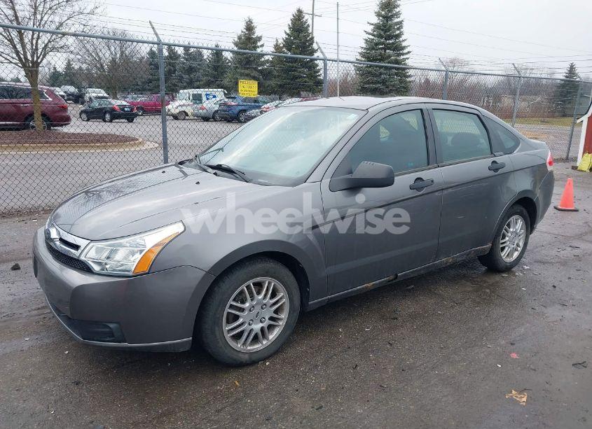 Photo 2 of 2010 Ford Focus SE (VIN 1FAHP3FN6AW149262)
