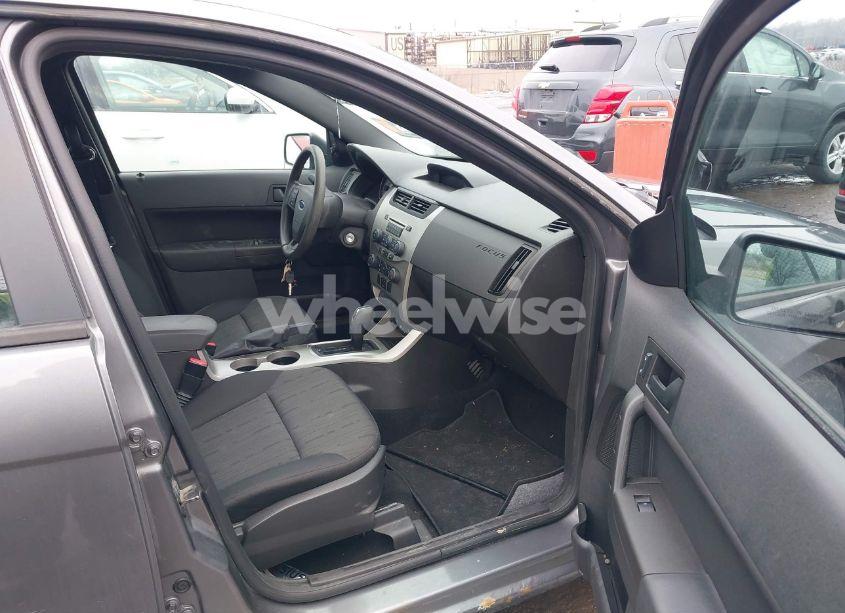 Photo 5 of 2010 Ford Focus SE (VIN 1FAHP3FN6AW149262)