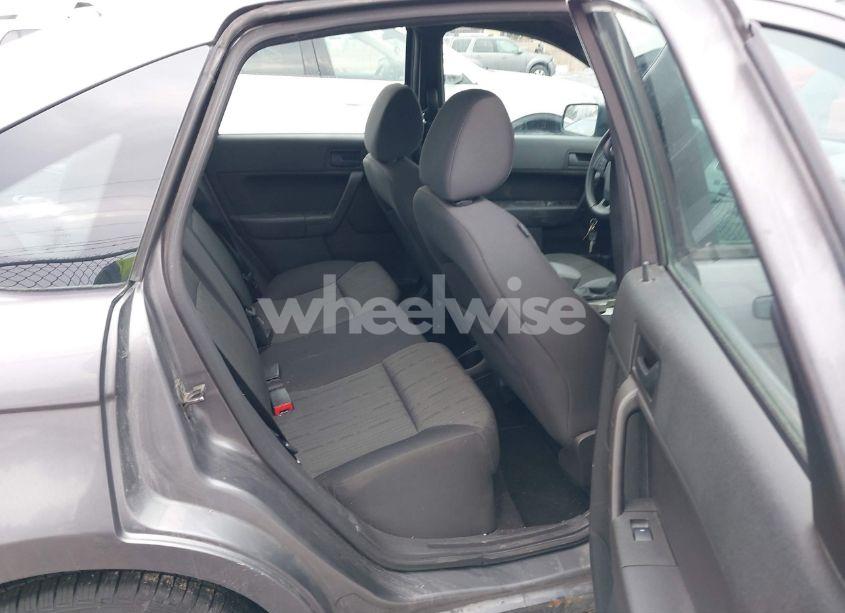 Photo 8 of 2010 Ford Focus SE (VIN 1FAHP3FN6AW149262)