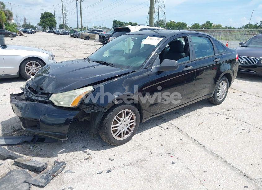 Photo 2 of 2010 Ford Focus SE (VIN 1FAHP3FN6AW186084)