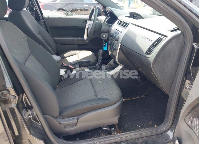 Photo 5 of 2010 Ford Focus SE (VIN 1FAHP3FN6AW186084)