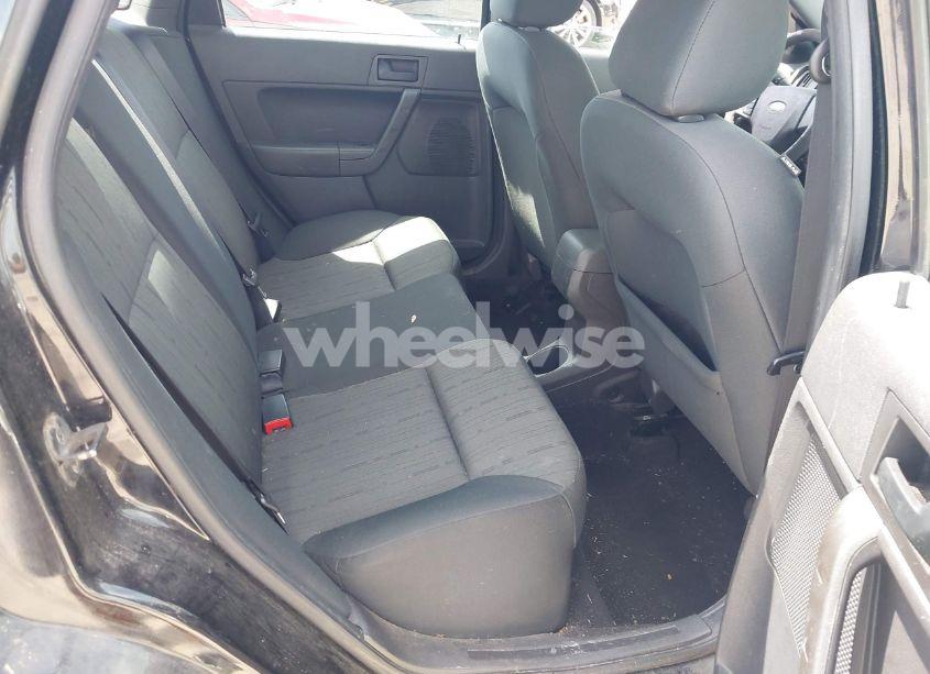 Photo 8 of 2010 Ford Focus SE (VIN 1FAHP3FN6AW186084)