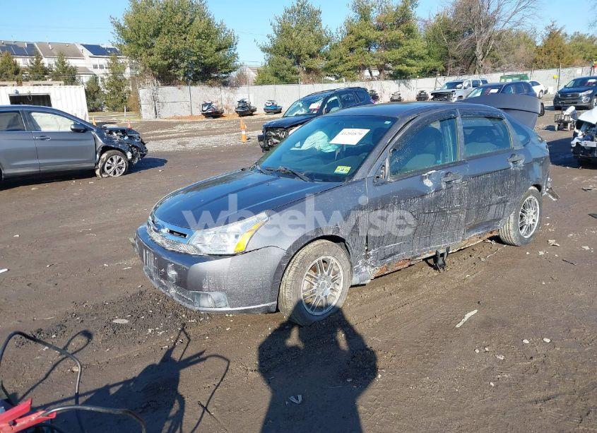 Photo 2 of 2010 Ford Focus SE (VIN 1FAHP3FN6AW202736)